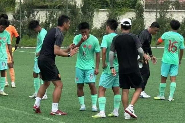 据米兰新闻网报道，佳夫伤势不轻，赛后只能拄拐离开圣西罗球场。